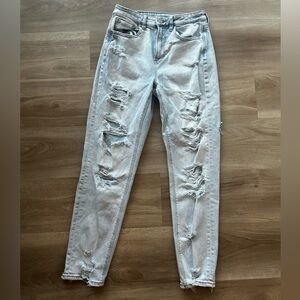 American Eagle Light Wash Mom Jean